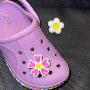 JIBBITZ CROC SHOE CHARMS! Shoe not included. 
Two Flower Charms.